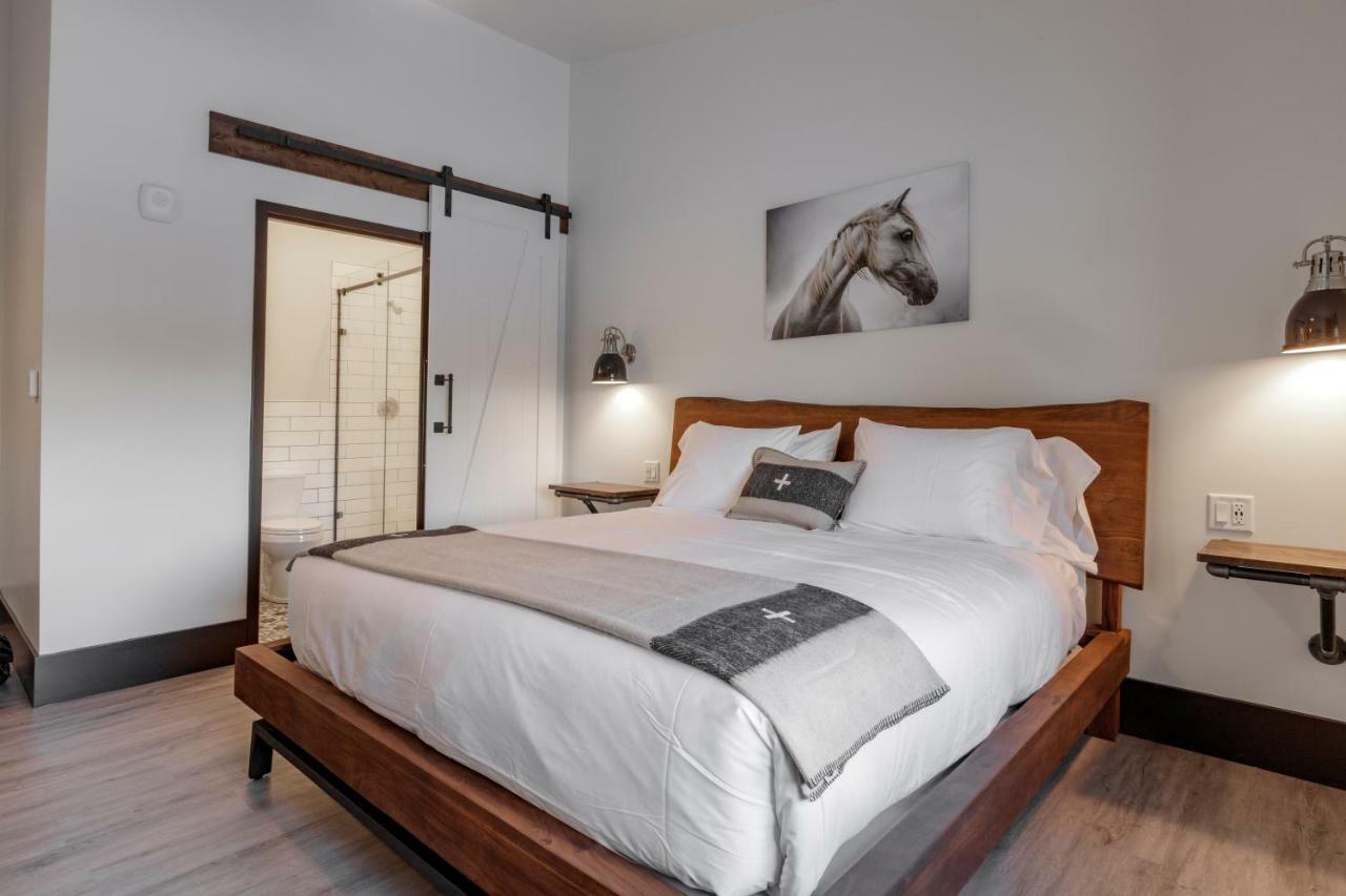Compass Rose Lodge Huntsville ภายนอก รูปภาพ